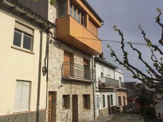 Casa aparellada  Miranda. Solvia inmobiliaria  chalet adosado sant hipòlit de voltregà
