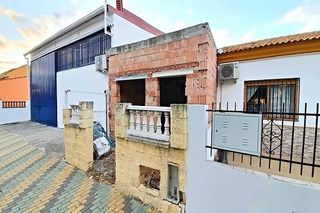 Casa aparellada  Cm. veredón de los frailes. Solvia inmobiliaria  chalet adosado córdoba