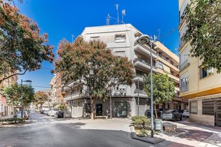 Piso  C/ �lvaro de baz�n. Solvia inmobiliaria  piso guadix