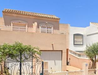 Casa aparellada  Rio miño. Solvia inmobiliaria  chalet adosado huércal de almería