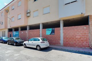 Local Comercial  Republica de chile. Solvia inmobiliaria  locales alhama de murcia