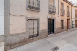 Casa aparellada  C/ cipres. Solvia inmobiliaria  chalet adosado montilla