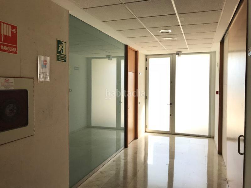 Foto 2c2a2a45-5bab-423d-a0ef-6c9d9370a354. Business premise in Centro Bormujos