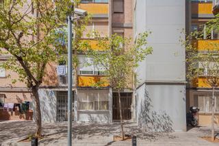 Appartement  C/ desmai. Solvia inmobiliaria  piso cornellà de llobregat