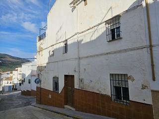 Casa aparellada  Alta. Solvia inmobiliaria  chalet adosado doña mencía