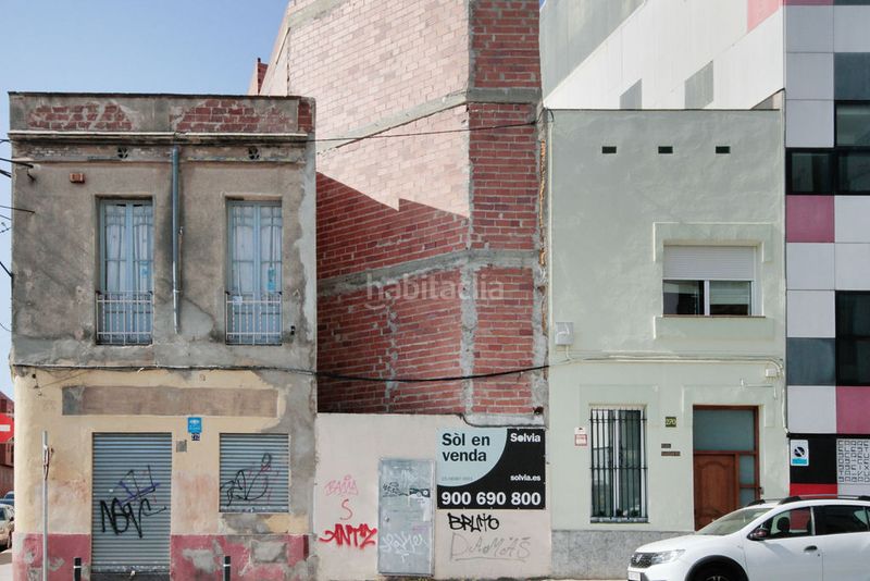 Foto f6cd4021-cff6-4802-a751-af492dda2894. Edifici a Covadonga Sabadell
