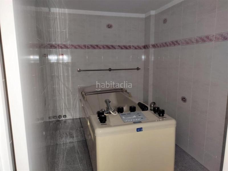 Foto 250f22d8-c0c3-4e42-82ab-bcc3823f8a7a. Local comercial a Centre Vic