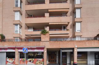 Local Comercial  Bisbe morgades. Solvia inmobiliaria  locales vic
