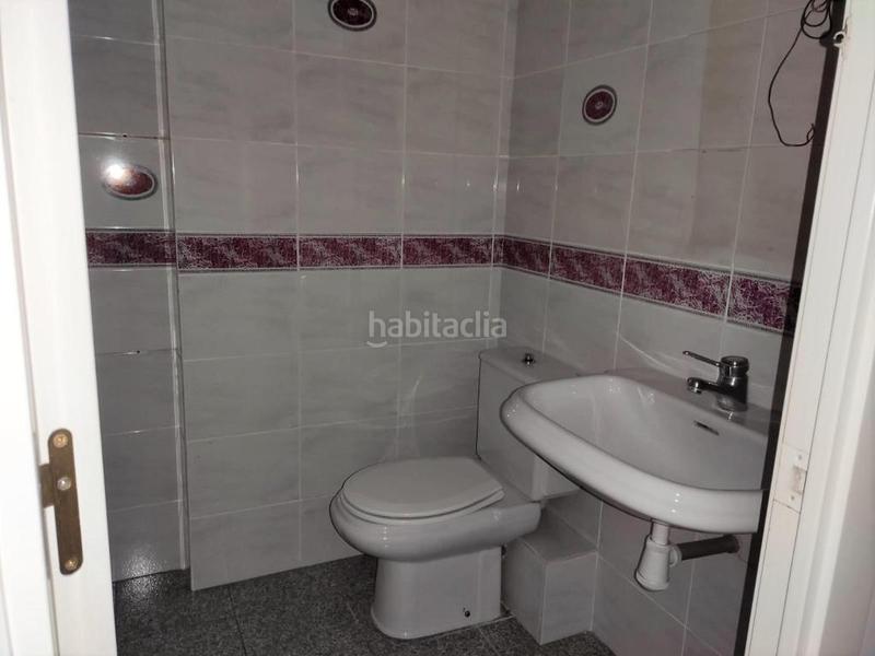 Foto b4e9ef7f-bbfc-4e71-b8bf-f83a717b64f1. Local comercial a Centre Vic