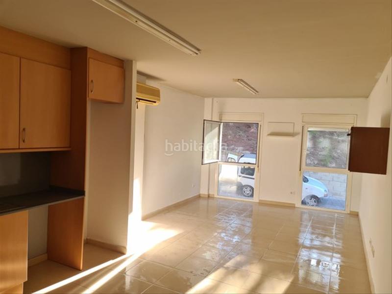 Foto b2c4d8c1-4d1b-4b6a-91f1-d3267ca896db. Piso solvia inmobiliaria piso en Flix