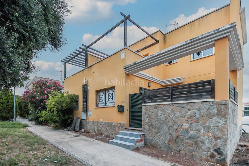 Foto 41e50963-72e3-4417-8229-2c5b70559b9b. Casa aparellada a Bonavista Vendrell (El)