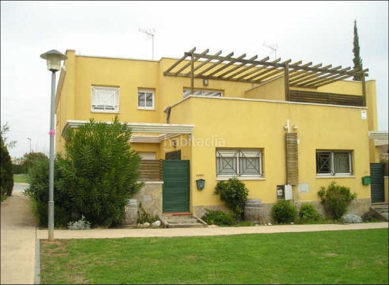 Foto c49405ee-2ffe-46d4-a149-1bf03ba5ab00. Casa pareada solvia inmobiliaria chalet adosado vendrell el en Vendrell (El)