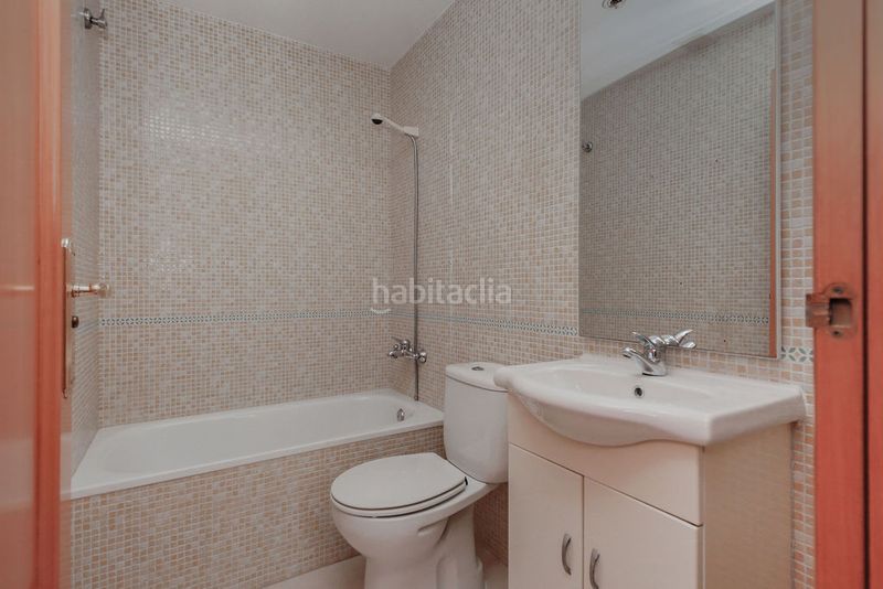 Foto ffd95b0b-5eb2-44da-bd86-764283f4bb8a. Casa aparellada a Bonavista Vendrell (El)
