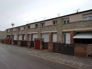 Maison jumelée  Piscines (de les). Solvia inmobiliaria  chalet adosado agramunt