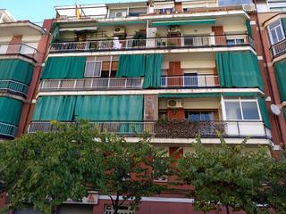 Etagenwohnung  C/ juan valera. Solvia inmobiliaria  piso badalona