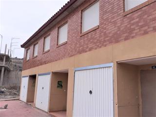 Casa aparellada  Jose ibañez cobos. Solvia inmobiliaria  chalet adosado ricla