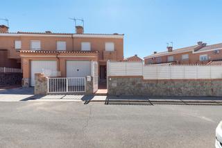 Maison jumelée  C/ isla formentera. Solvia inmobiliaria  chalet adosado olías del rey