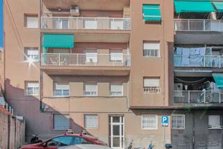 Pis  C/ águeda mompel. Solvia inmobiliaria  piso badalona