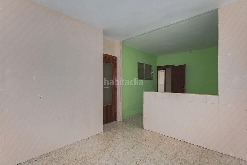 Foto b34f4b30-b41c-4576-a98b-fcef8e2980bf. Casa aparellada a Aliseda