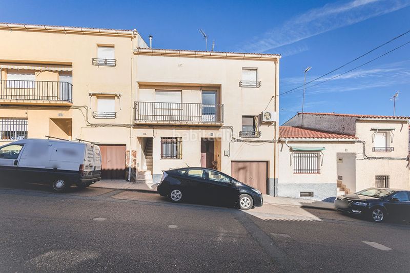 Foto e0be3f88-9a81-4653-bf9f-5e7f29c3b42b. Casa aparellada a Aliseda
