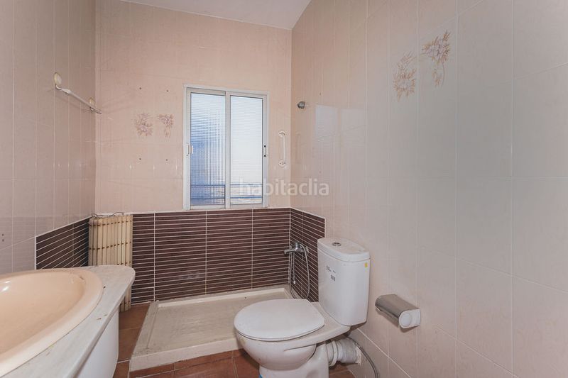 Foto e9ce2d16-f0b1-44c4-b56d-ca69405c01c6. Casa aparellada a Aliseda