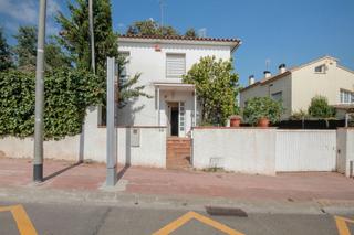 Chalet  C/ oceanía. Solvia inmobiliaria  chalet independiente terrassa