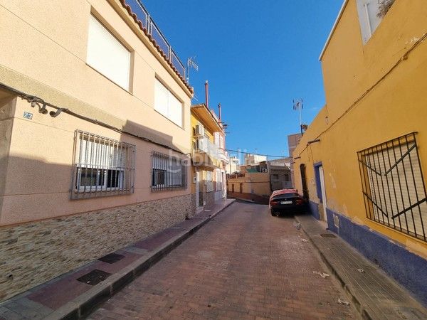 Foto f83a3cf3-42d9-44de-ab6b-0dd22155d3a4. Pis a Casco Antiguo Águilas