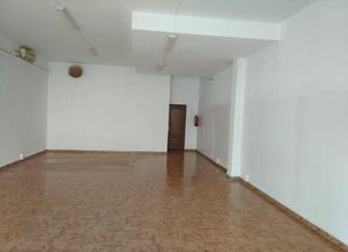 Local commercial  Av de california. Solvia inmobiliaria  locales montroig del camp
