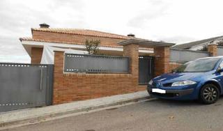 Chalet  C/ mas planoi. Solvia inmobiliaria  chalet independiente castellgalí