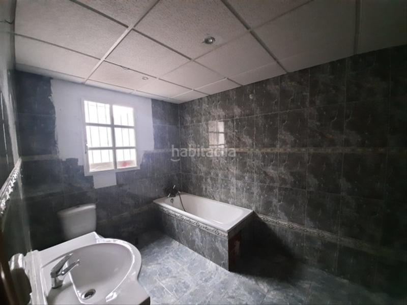 Foto b2657e5d-8471-4b2e-93f1-2be38e5835f3. Casa pareada solvia inmobiliaria chalet adosado en Badajoz