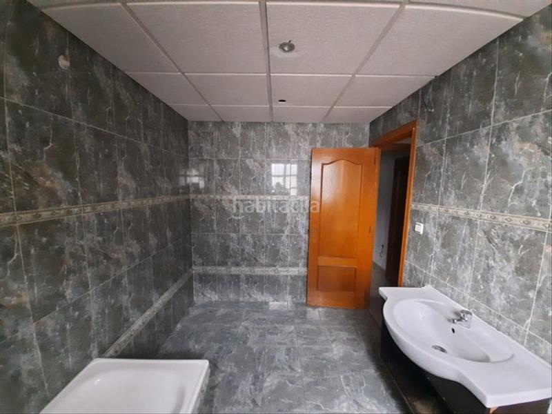 Foto e51234a3-02da-47c2-bbd1-3a06e4f6041a. Casa pareada solvia inmobiliaria chalet adosado en Badajoz