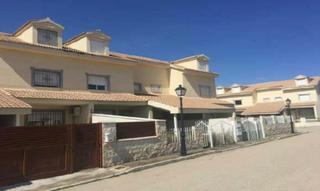 Casa aparellada  C/ madre teresa de calcuta. Solvia inmobiliaria  chalet adosado horcajo de santiago