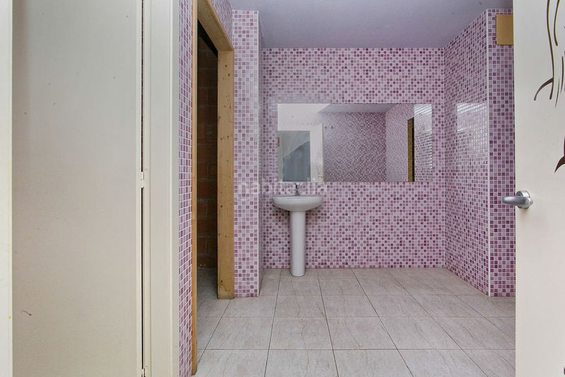 Foto fcbb1126-e3dc-4f2d-8de1-9daaeddba463. Local comercial a Gelida
