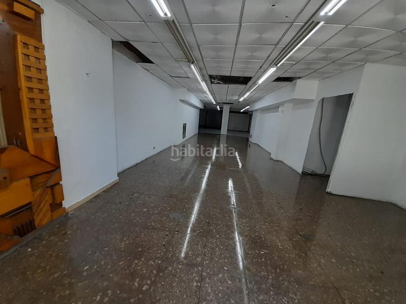 Foto adf9509f-2a93-4d3e-8c2d-e414997aa6e3. Local comercial a Collblanc Hospitalet de Llobregat (L´)