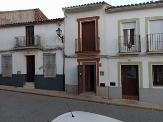 Casa aparellada  C/ san sebastián. Solvia inmobiliaria  chalet adosado cortegana
