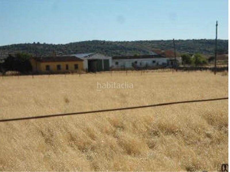 Foto 73ce79ee-e683-4e1c-86ea-3ce48f410b64. Finca rústica solvia inmobiliaria terreno con edificación en Almendral