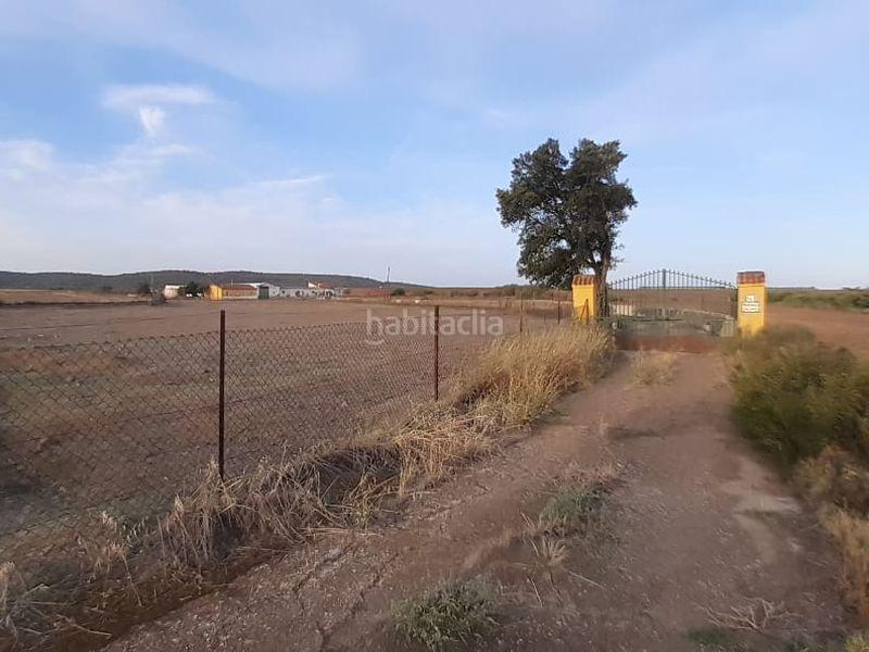 Foto e249260f-f95c-4f97-af13-6979bc737b63. Finca rústica solvia inmobiliaria terreno con edificación en Almendral