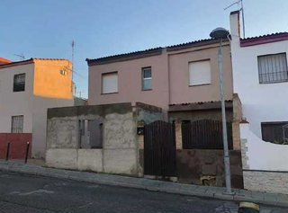 Casa aparellada  C/ arrayán. Solvia inmobiliaria  chalet adosado aznalcázar