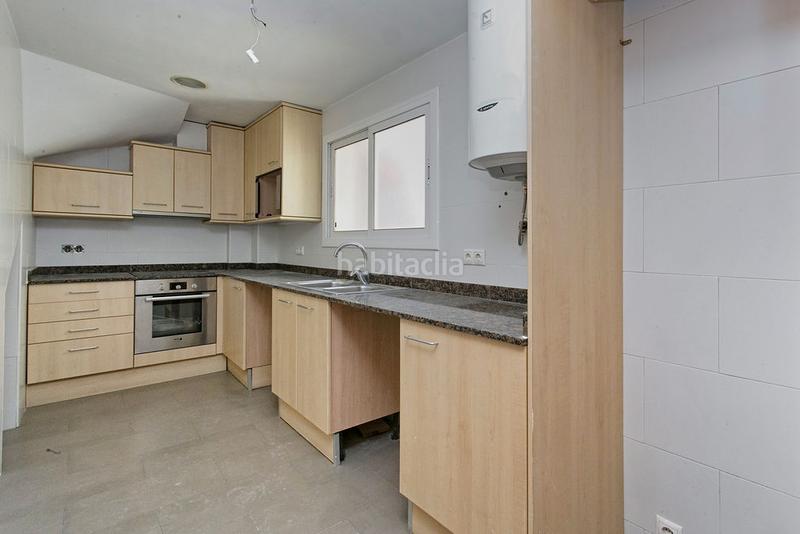 Foto bf00654d-64df-40da-bd93-0f5fd949d1e6. Duplex in Centre Sant Boi de Llobregat