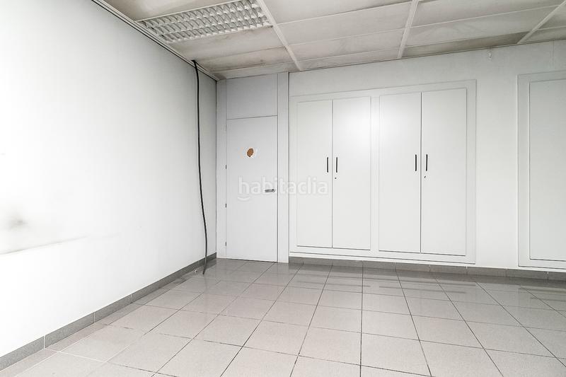 Foto 4501402e-54c6-4bda-be00-089180575838. Local commercial dans Creu de Barberà Sabadell