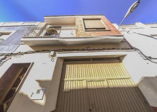 Casa aparellada  Cruz. Solvia inmobiliaria  chalet adosado aspe