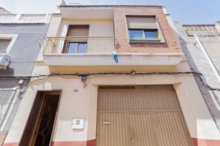 Casa aparellada  C/ cruz. Solvia inmobiliaria  chalet adosado aspe