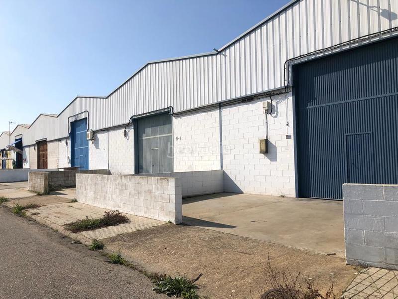 Foto d6ed4bbb-9f4b-40cd-bec9-cd4e30b4d75c. Fabrikhalle in Nuevo Parque - Los Rosales - Tráfico Pesado Huelva