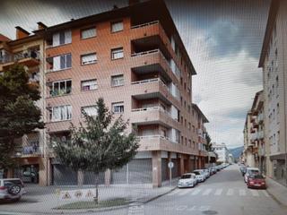 Local Comercial  C/ de hipolit lazaro. Solvia inmobiliaria  locales olot