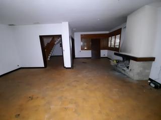 Chalet  Tossa d'alp (c. aragall). Solvia inmobiliaria  chalet independiente corbera de llobregat