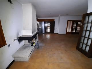 Xalet  Tossa d'alp (c. aragall). Solvia inmobiliaria  chalet independiente corbera de llobregat