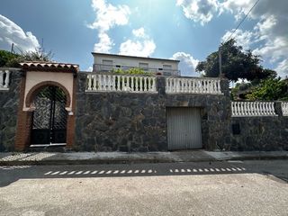 Xalet  C/ cervera. Solvia inmobiliaria  chalet independiente rubí