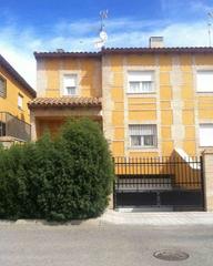 Casa aparellada  C/ miguel de unamuno. Solvia inmobiliaria  chalet adosado añover de tajo