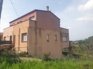 Casa bifamiliare  C/ avellaner. Solvia inmobiliaria  chalet adosado vidreres