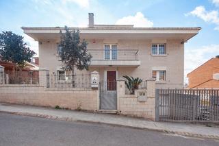 Xalet  C/ les escletxes. Solvia inmobiliaria  chalet independiente papiol el